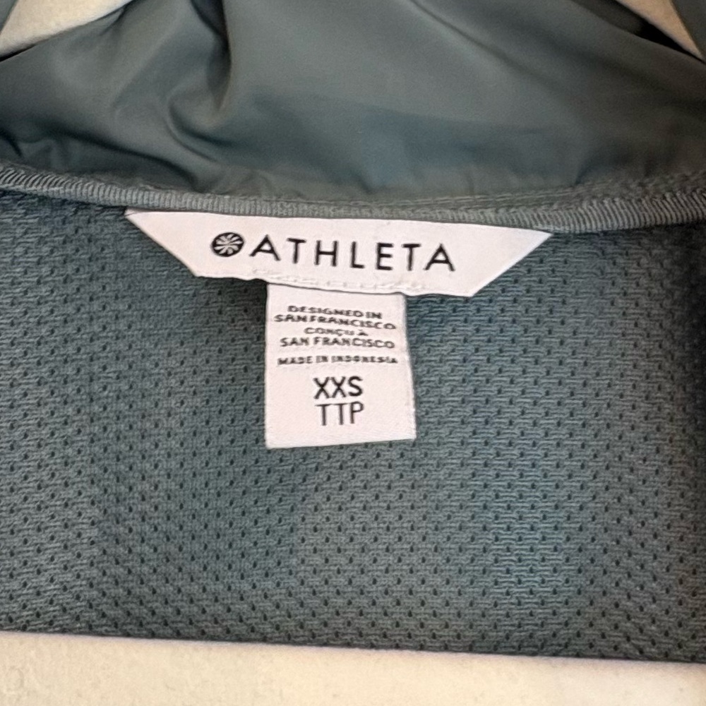 Athleta Women’s Drip Drop Rain Jacket in Sage Green - Picture 3 of 6
